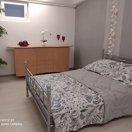 Park Villa Ferienwohnung Mit Pool Und 3 Schlafzimmer Uelzen Exterior photo
