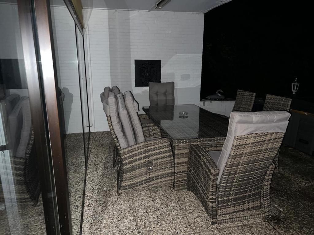 Park Mit Pool Und 3 Schlafzimmer Apartment Uelzen