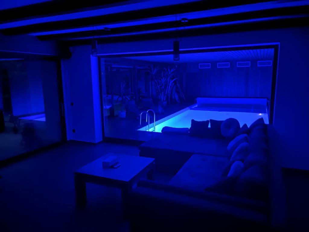 Park Mit Pool Und 3 Schlafzimmer *