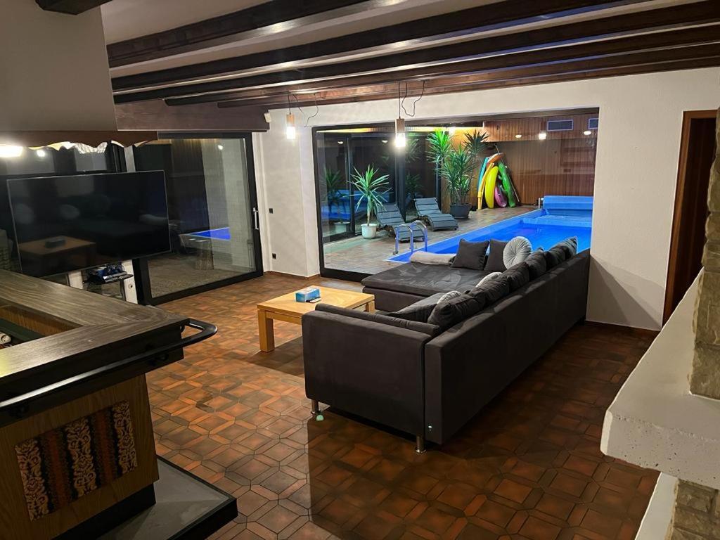 Apartment Park Mit Pool Und 3 Schlafzimmer Uelzen